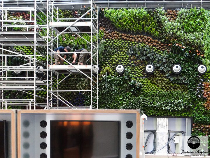 Green Wall Construction At Jardins De Babylone: Living Walls … avec Geotextile Jardin