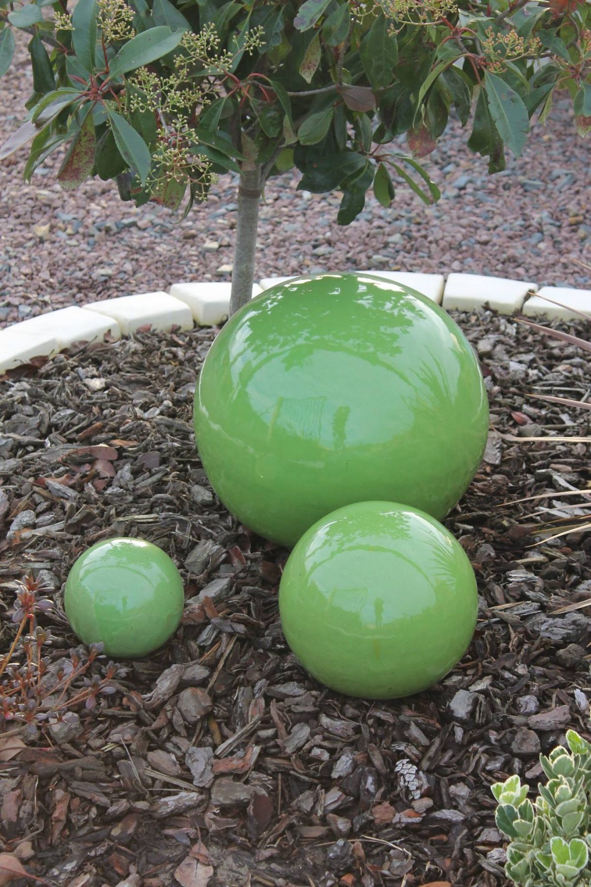 Grosse-Boule-Deco-Jardin-Ceramique-Aublet • Moulin De Jardin ... encequiconcerne Boule Céramique Jardin