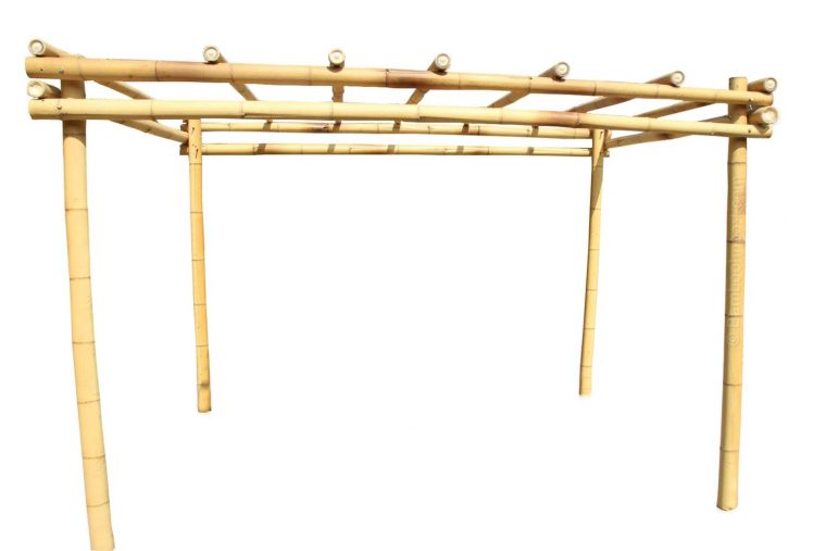 How To Build A Bamboo Pergola | Construire Une Pergola … pour Eclairage Tonnelle De Jardin