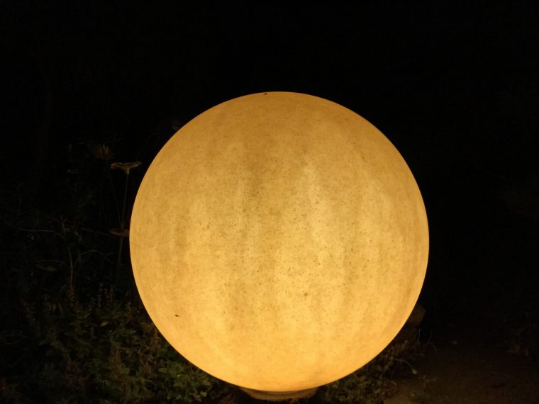Idées D'éclairage De Jardin : Les Sphères Lumineuses destiné Sphere Lumineuse Jardin
