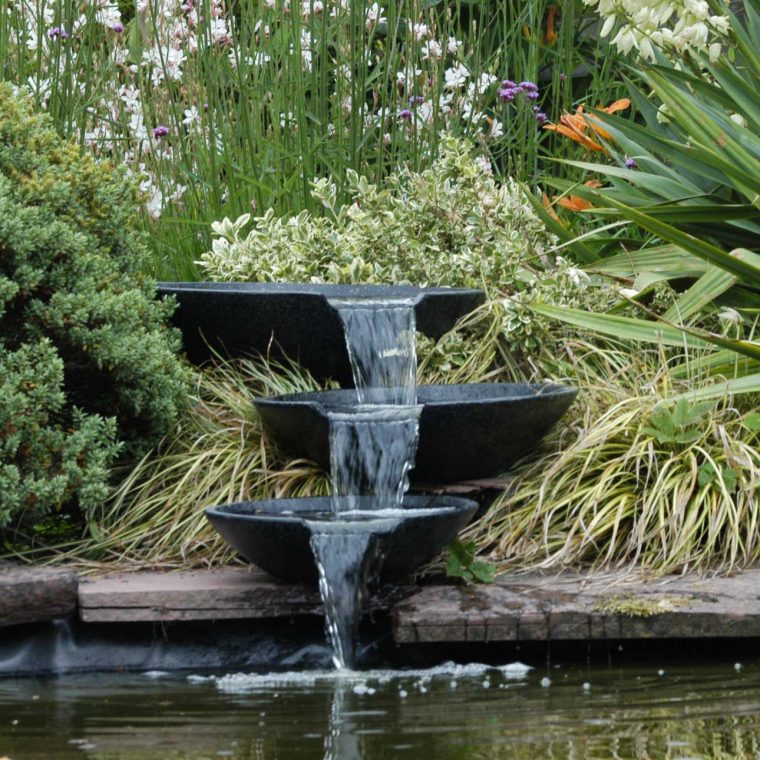 Idées Déco] Fontaines Et Bassins Dans Le Jardin | Cocon … à Decoration Fontaine De Jardin