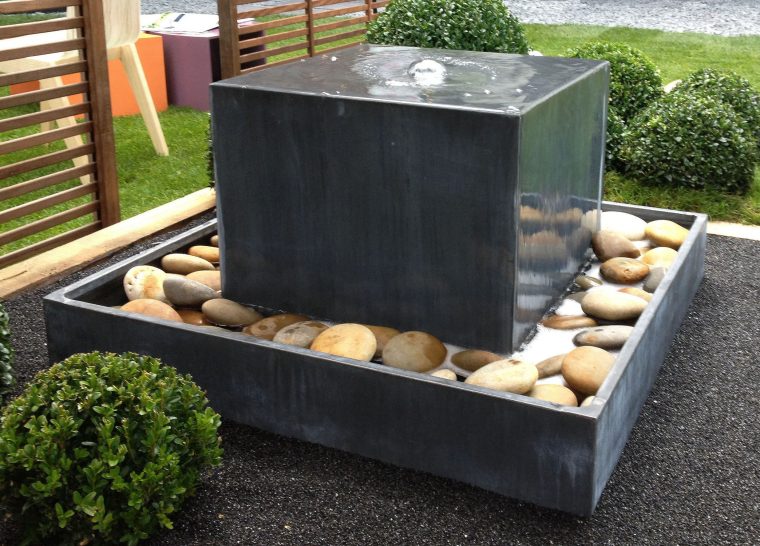 Installer Une Fontaine Dans Son Jardin – Mon Jardin Deco destiné Installation Fontaine De Jardin