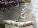 Installer Une Fontaine Murale De Jardin- Conseils, Vidéo ... avec Lion En Pierre Pour Jardin