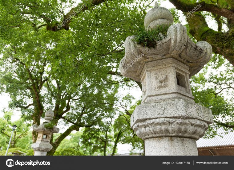 Jardin Japonais Et La Lanterne De Pierre — Photographie … destiné Lanterne Pierre Jardin Japonais