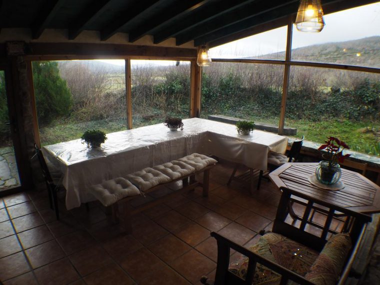 Jardín Mandala, Casa Rural "los Otoños" (İspanya Valberzoso … concernant Table De Jardin Casa