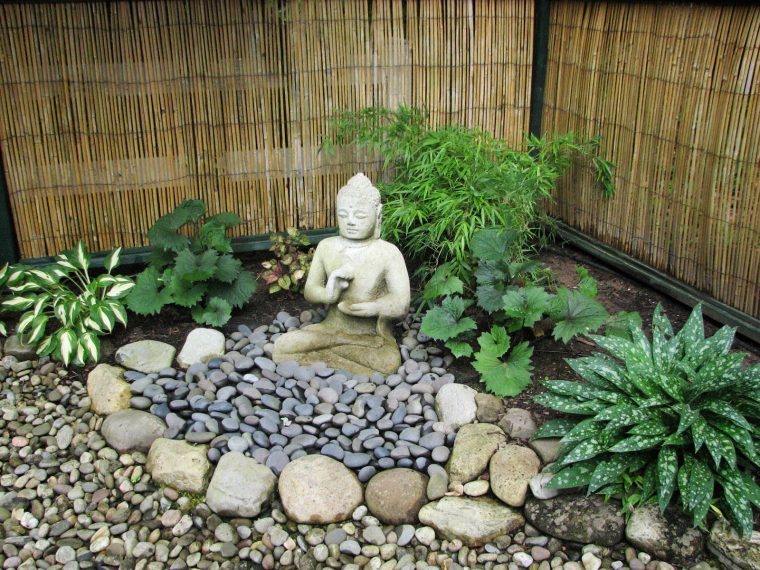 Jardin Zen Avec Bouddha Schème – Idees Conception Jardin dedans Rateau Pour Jardin Zen