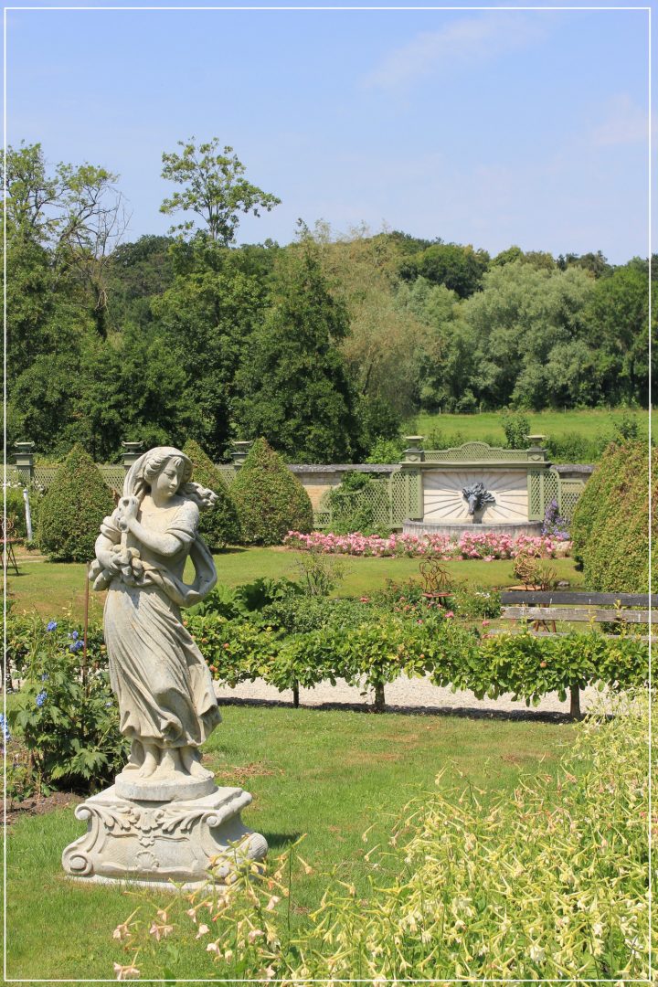 La Balade Du Dimanche – Le Tourbillon D'la Vie pour Statues De Jardin Occasion