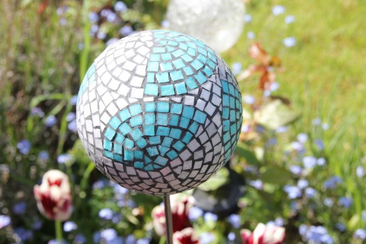 La Boule De Jardin Décorative En Mosaïque: Les Bleus De Mer … concernant Boule Décorative Jardin