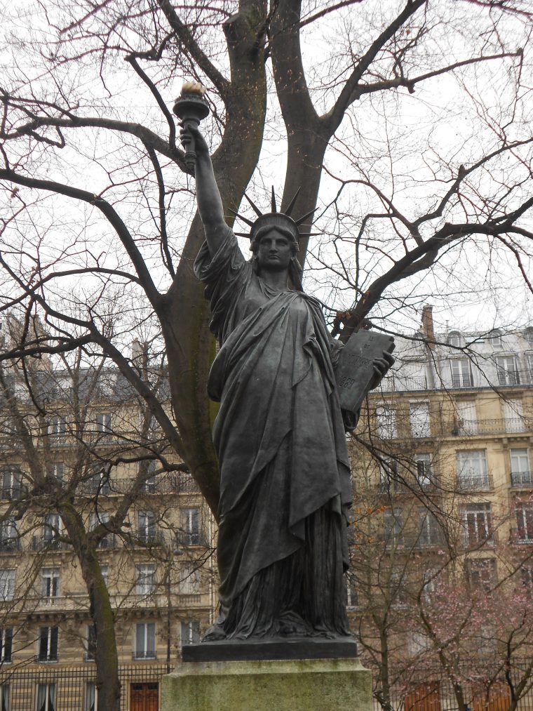 La Statut De La Liberté Du Jardin Du Luxembourg | Jardin Du … dedans Statut De Jardin