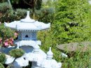 Lanternes Japonaises Et Boules En Granit Pour Jardin Zen ... à Plante Jardin Japonais