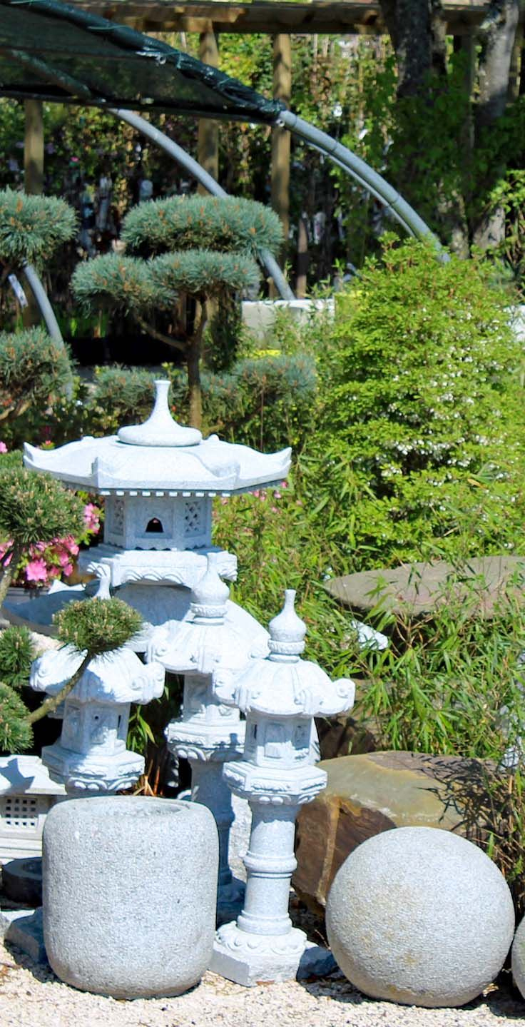 Lanternes Japonaises Et Boules En Granit Pour Jardin Zen ... à Plante Jardin Japonais