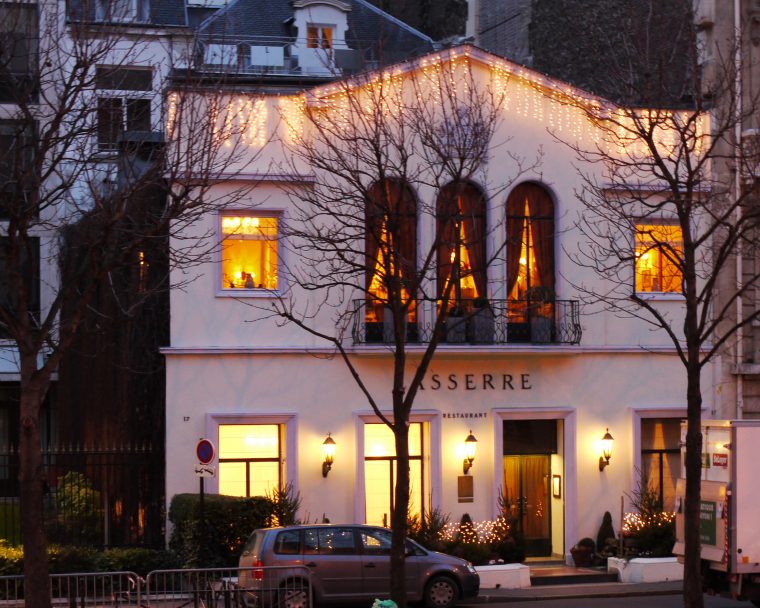 Lasserre (Restaurant) — Wikipédia dedans Restaurant Avec Jardin Ile De France
