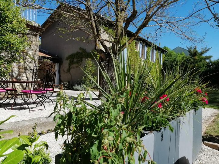 Le Gîte Du Jardin, Laragne, France – Booking dedans Serre De Jardin Carrefour