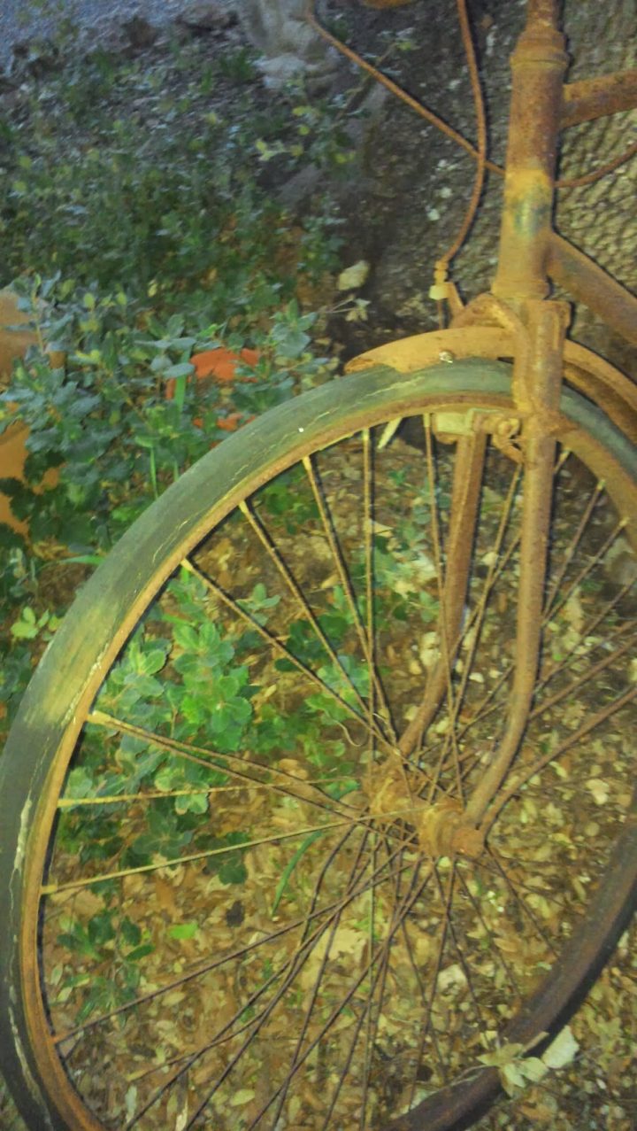 Le Vide Grenier De Didou La Brocante: Ancien Vélo Tout … destiné Velo Deco Jardin