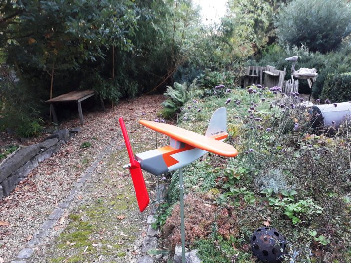 Les Girouettes D'angelo Avion Girouette Bois Vent Décoration … dedans Girouette De Jardin