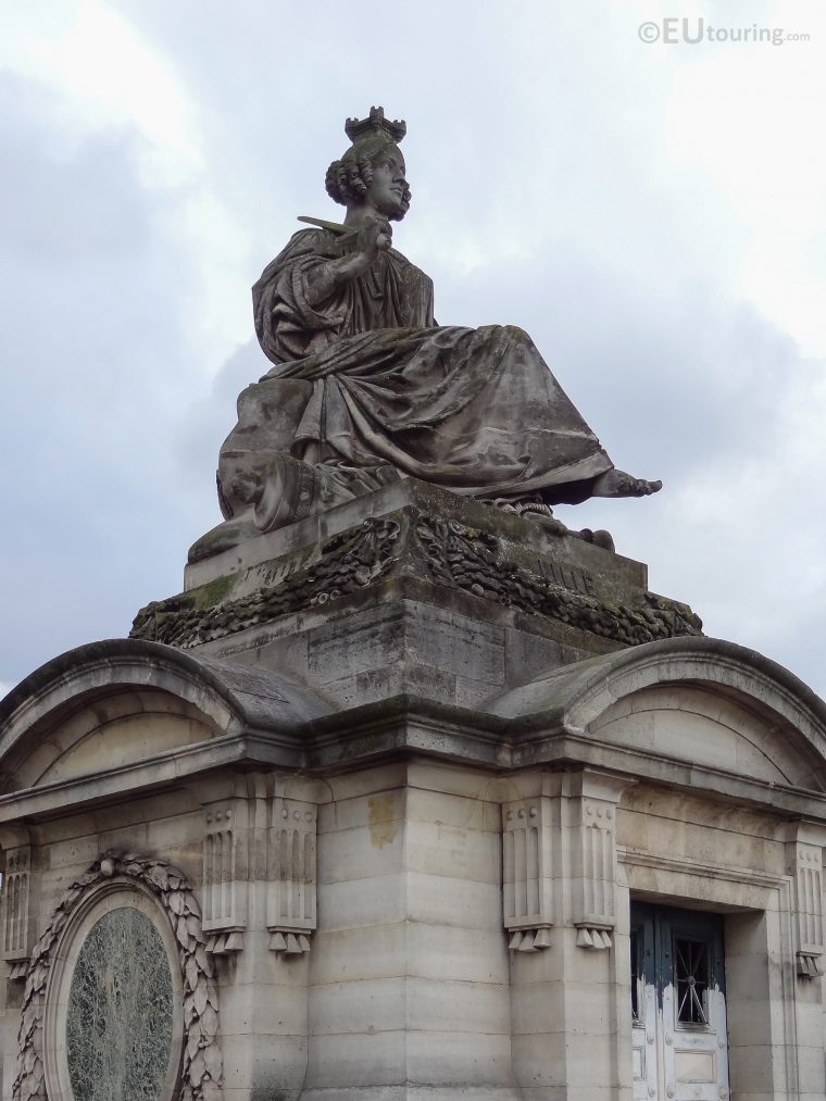 Lille Statue Inside Place De La Concorde – Page 1037 encequiconcerne Statue De Jardin D Occasion