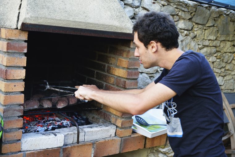 Marche À Suivre Pour Fabriquer Un Barbecue En Béton Cellulaire encequiconcerne Barbecue De Jardin En Brique