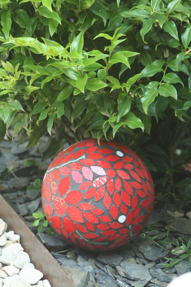 Mosaic Sphere | Globe Jardin, Deco Beton Et Déco Jardin intérieur Boule Deco Jardin