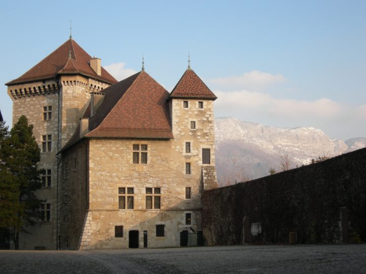 Musée-Château D'annecy pour Les Jardins Du Château Annecy