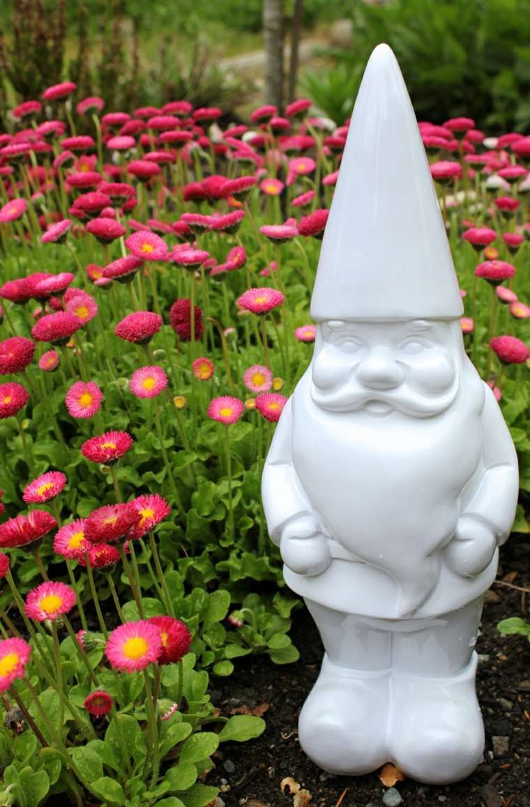 Nain De Jardin Blanc | Decoration Jardin, Jardins Et Gnome … intérieur Nain De Jardin En Terre Cuite