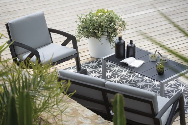 Outdoor Furniture And Decoration For A Great Garden … destiné Ensemble Table Et Chaise De Jardin Grosfillex