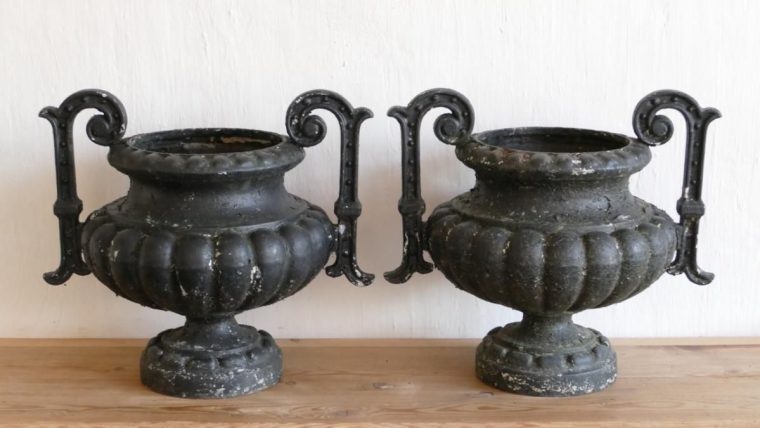 Paire De Grands Vase En Fonte De Jardin, Modèle Chambord … intérieur Pot En Fonte Pour Jardin