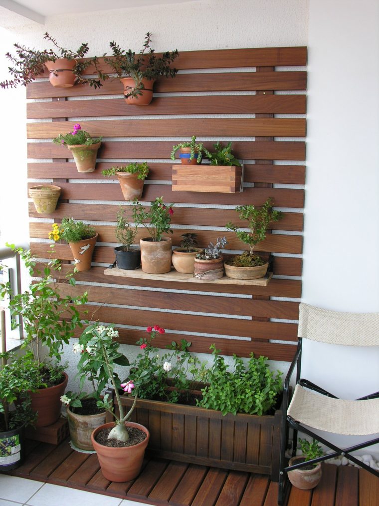Pequena Varanda Com Um Jardim Vertical. | Patio Ideas … dedans Maison Bebe Jardin