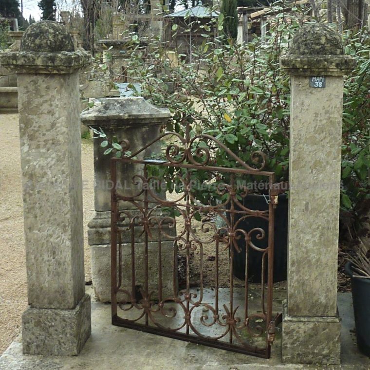 Portillon Ancien Pour Petit Jardin – Beau Petit Portail En … encequiconcerne Portillons De Jardin