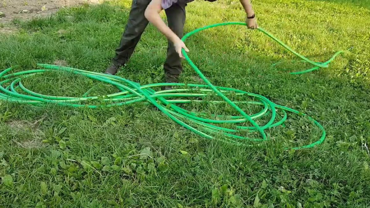 Ranger Son Tuyau D'arrosage En 8 Pour Le Dérouler Sans S’Emmêler tout Tuyau D Arrosage Pour Jardin