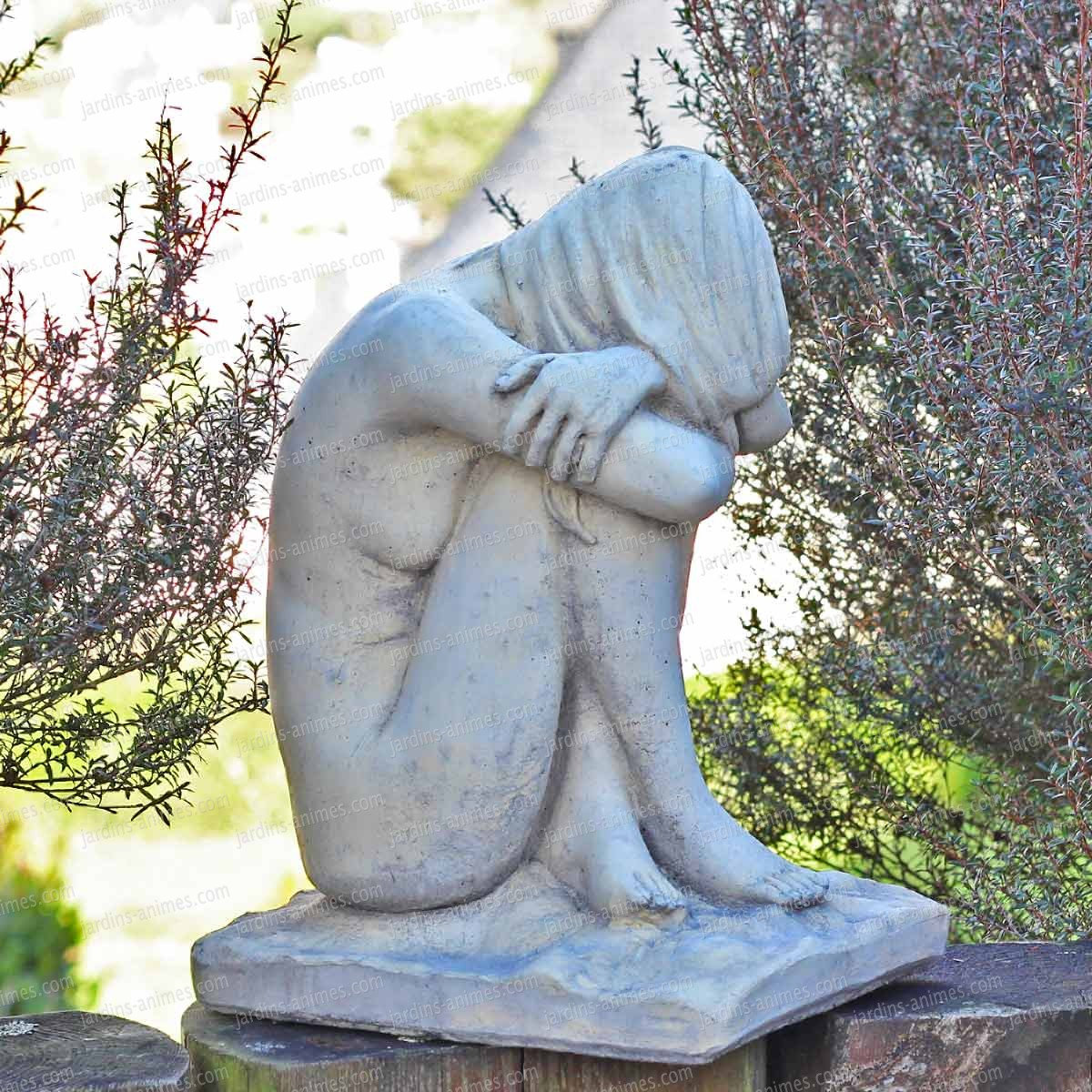 Sculpture Femme Décorative En Beton concernant Jardins Animés Sculpture