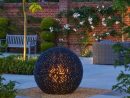 Sculpture Moderne Pour Donner Un Souffle De Vie Au Jardin ... destiné Sphere Lumineuse Jardin
