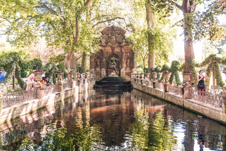 Seeking History At The Medici Fountain, Jardin Du Luxembourg … encequiconcerne Statue Fontaine De Jardin
