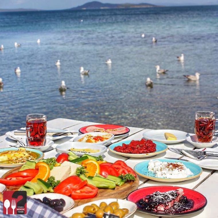 Serpme Kahvaltı – Denizaltı Cafe & Restaurant / Urla – İzmir … avec Restaurant Avec Jardin Ile De France