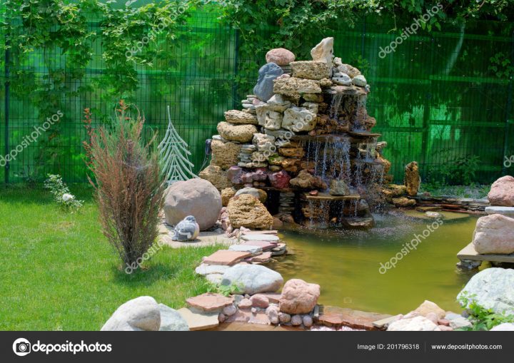 Small Artificial Pond Fountain Summer Garden Landscape … dedans Fontaine De Jardin En Fonte