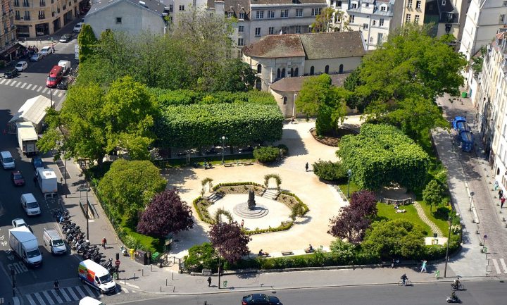 Square René-Viviani — Wikipédia intérieur Petite Fontaine De Jardin