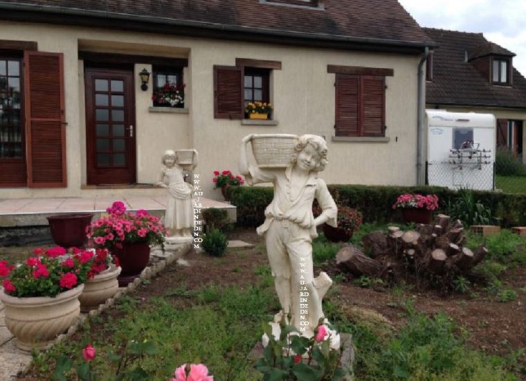 Statue De Jardin En Pierre Couple De Paysans-A intérieur Statue De Jardin En Pierre Reconstituée