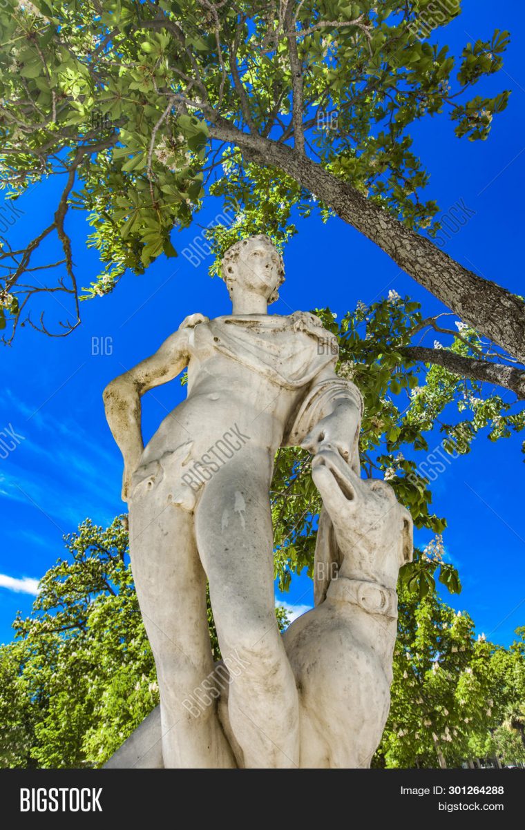 Statue Endymion, Son Image & Photo (Free Trial) | Bigstock destiné Statue Fontaine De Jardin