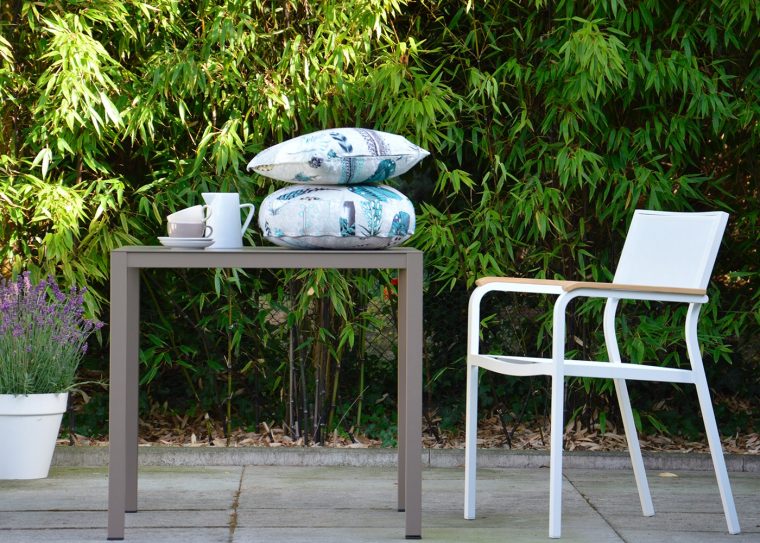 Table De Repas D'extérieur Design En Aluminium Blanc Noir … concernant Table De Jardin Design Aluminium