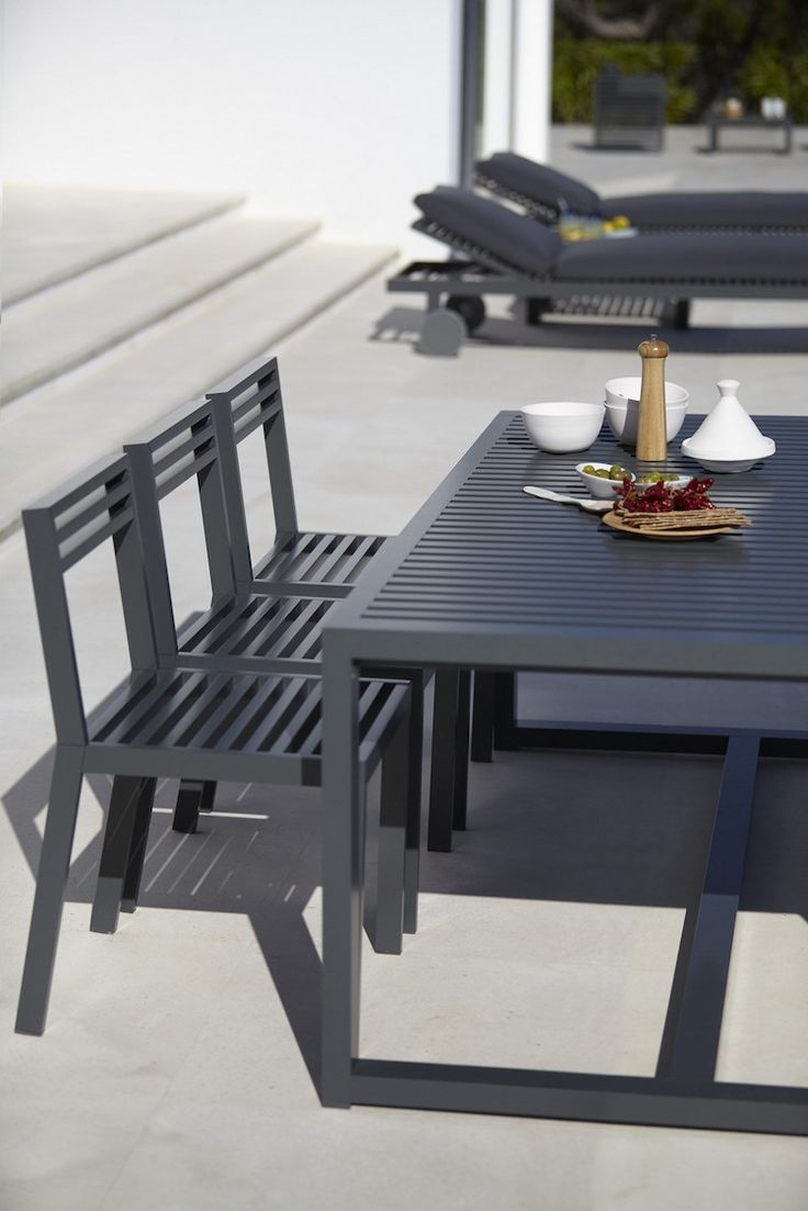 Table Et Chaise De Jardin Design En Aluminium Enduit De ... pour Table De Jardin Design Aluminium