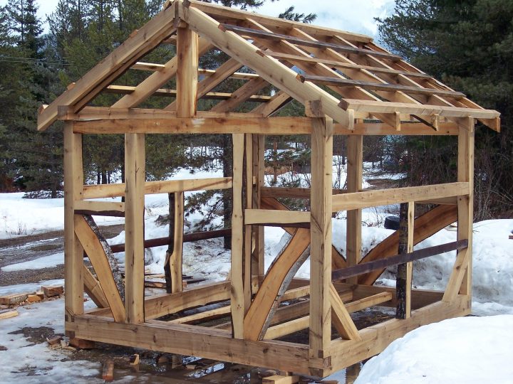 Timber Frame Greenhouse | Cabane Bois, Maison Bois Et Petite … avec Construire Un Abri De Jardin En Bois Soi Meme