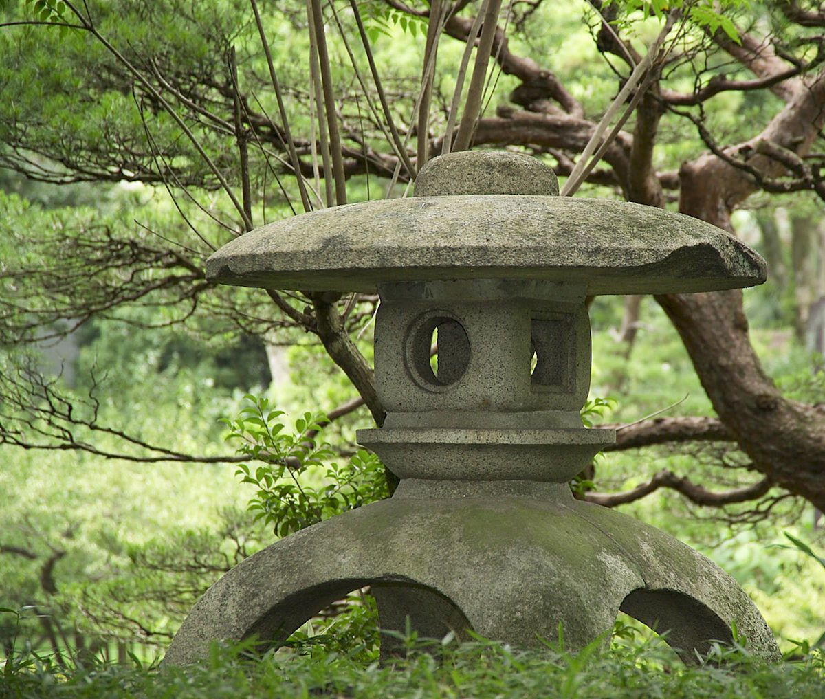 Tōrō — Wikipédia | Lanterne Jardin, Pagode Japonaise Et ... pour Lanterne Japonaise Jardin