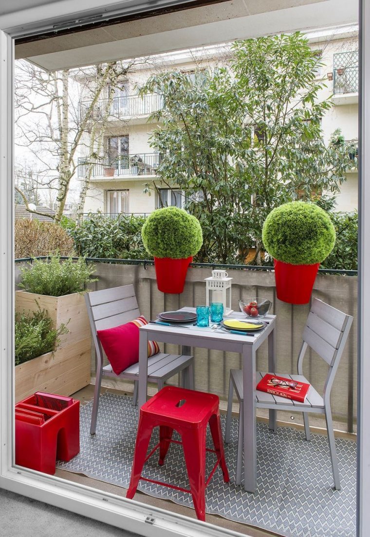 Trois Idées Déco Pour Aménager Un Balcon | Décoration Balcon … encequiconcerne Mini Jardin Balcon
