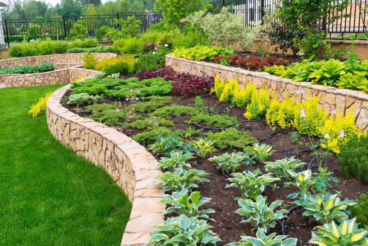 Un Jardin Fleuri, Rien De Plus Agréable | Guide Jardins Et … pour Jardins Fleuris Paysagiste