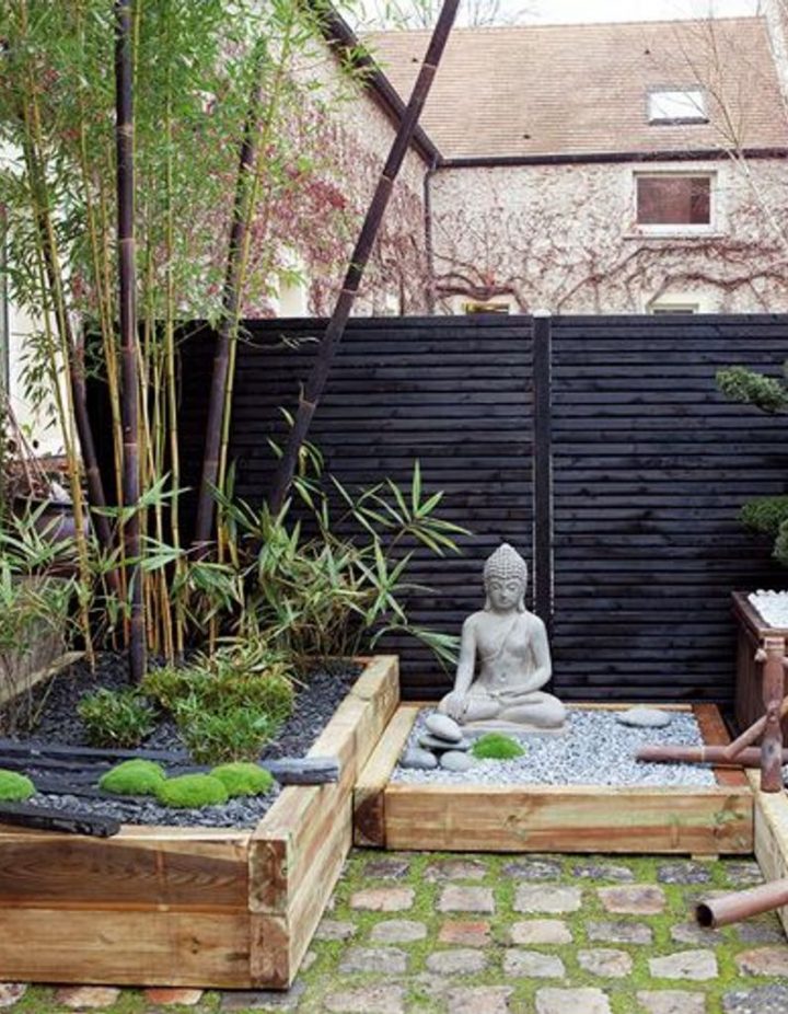 Un Jardin Zen En Rouge Et Noir – Elle Décoration avec Déco De Jardin Zen