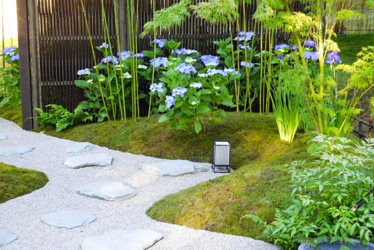 Un Jardin Zen Inspiré Des Temples Japonais – Détente Jardin encequiconcerne Plantes Pour Jardin Japonais