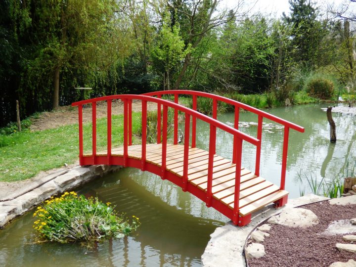 Un Petit Pont Japonais | Bois+ Le Bouvet dedans Pont En Bois Pour Jardin
