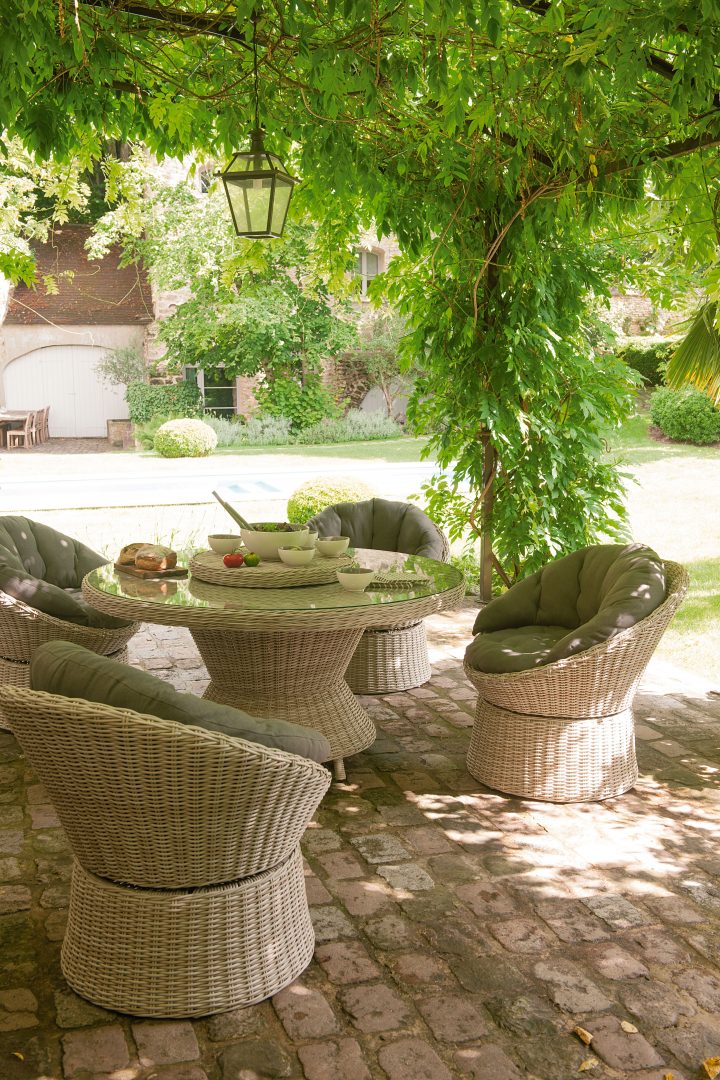 Un Salon De #jardin Confortable Et Agréable Pour Recevoir … serapportantà Salon De Jardin Confortable