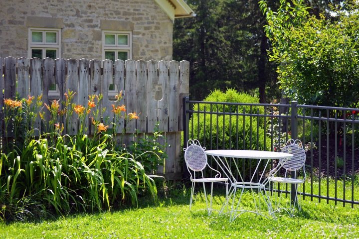 Une Clôture Pvc En Kit Pour Votre Jardin avec Cloturer Son Jardin