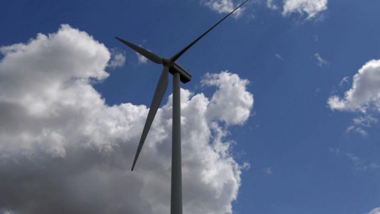 Une Éolienne Chez Soi : 5 Choses À Savoir Avant De Se Lancer … à Petite Éolienne De Jardin