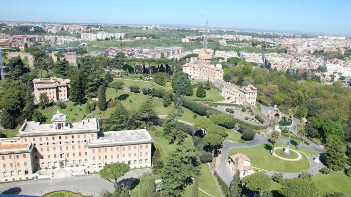 Une 'île Écologique' Dans Les Jardins Du Vatican – Portail … serapportantà Jardins Du Vatican